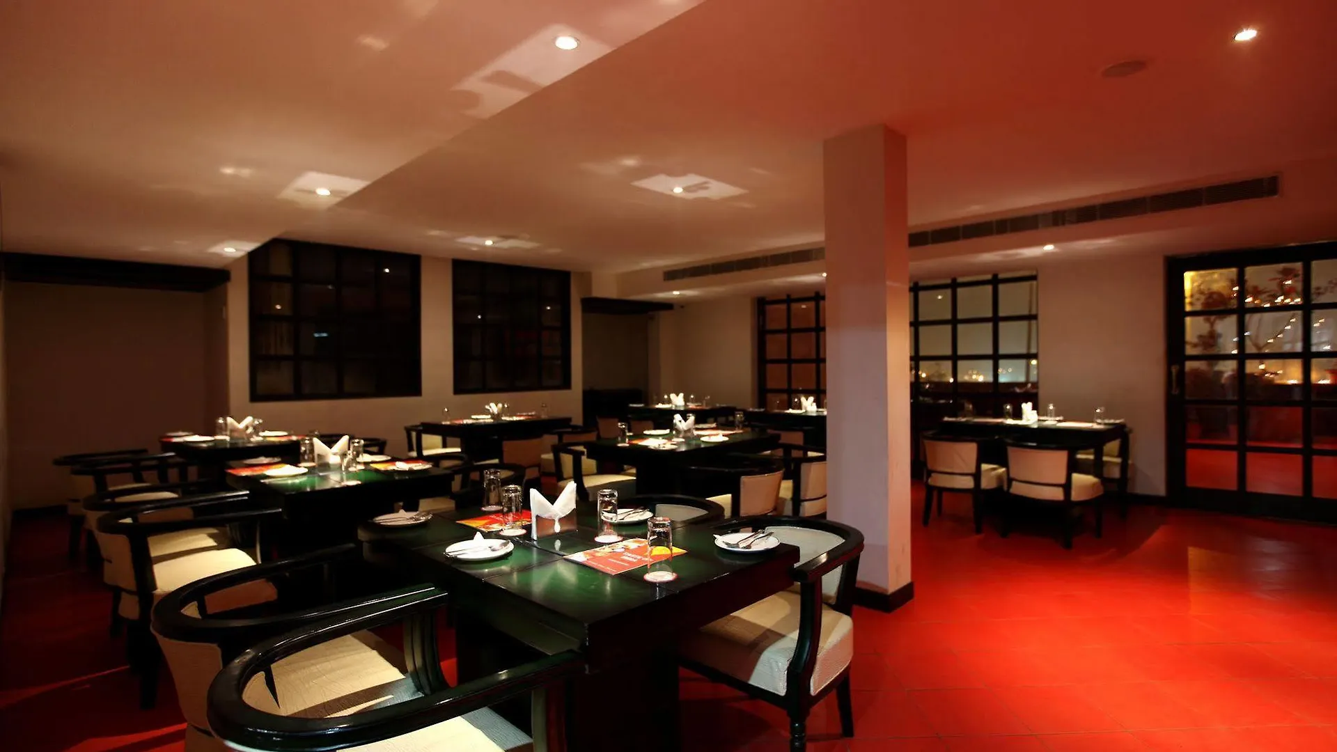 Hotel Waves, Delhi Airport